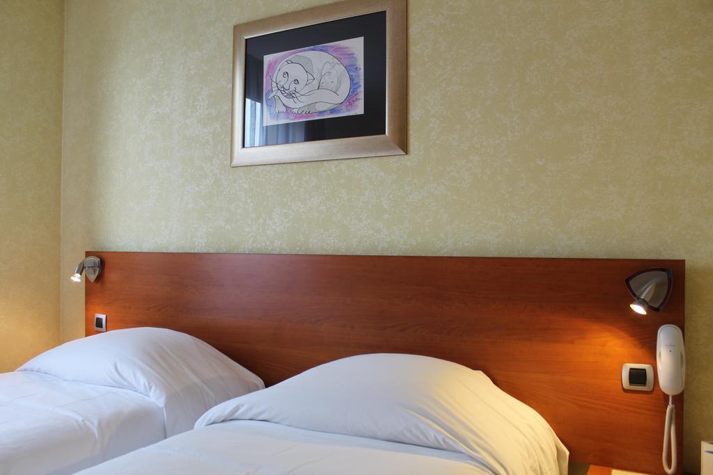 In Situ Hotel Valenciennes Exterior photo