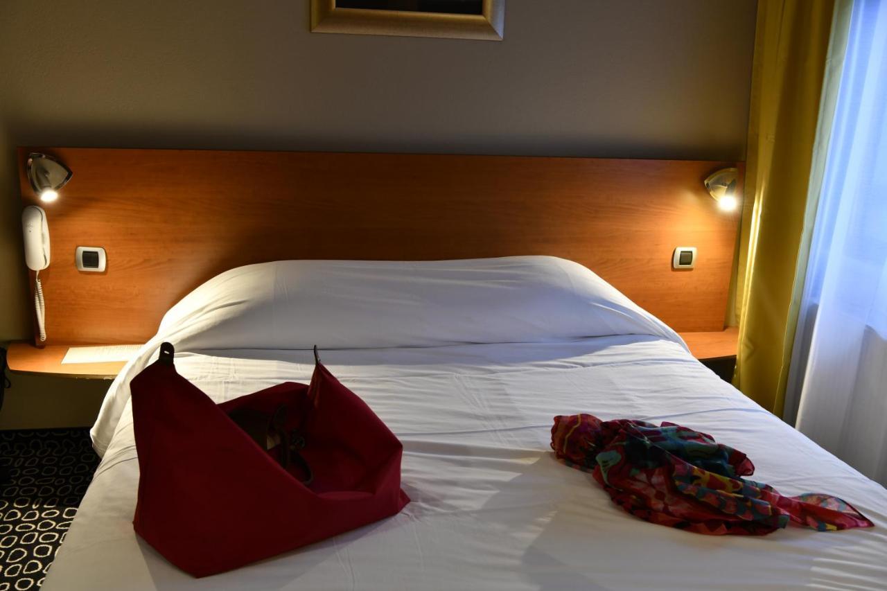In Situ Hotel Valenciennes Exterior photo